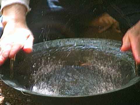 Acme's Big Water Spouting Bowl in action